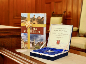 Liberec uctil emeritní primářku Lenku Walterovou medailí města