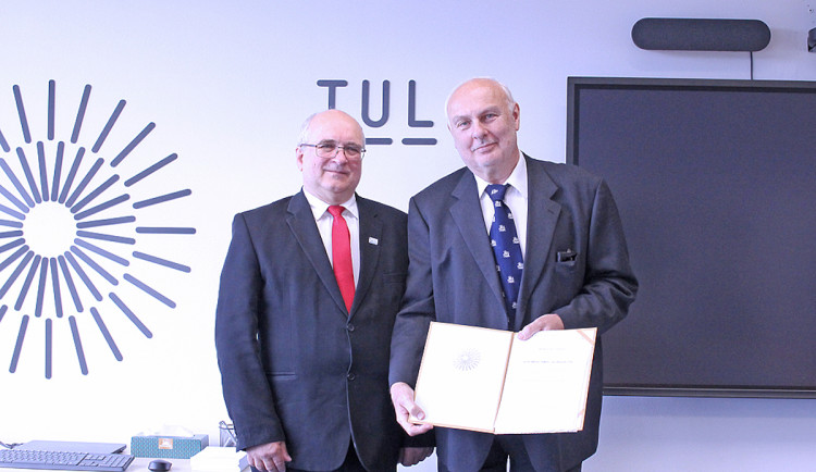 Novým děkanem Fakulty zdravotnických studií se stal Jiří Beneš. Stál už u jejího zrodu