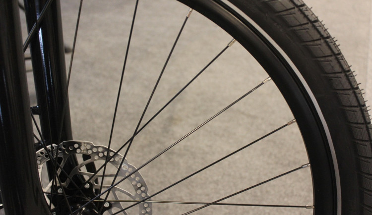 Cyklista si nezapnul světlo. Nyní je podezřelý z trestného činu