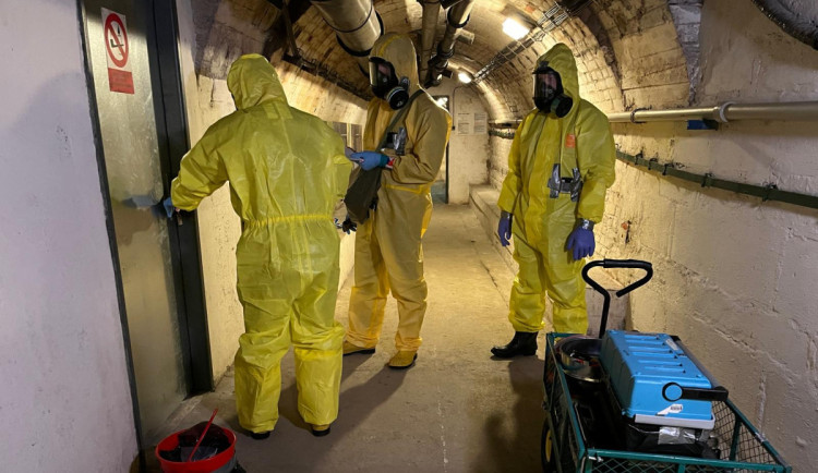 Nebezpečná militantní skupina s centrem v krytu pod Sokolákem. V Liberci cvičí pluk chemiků