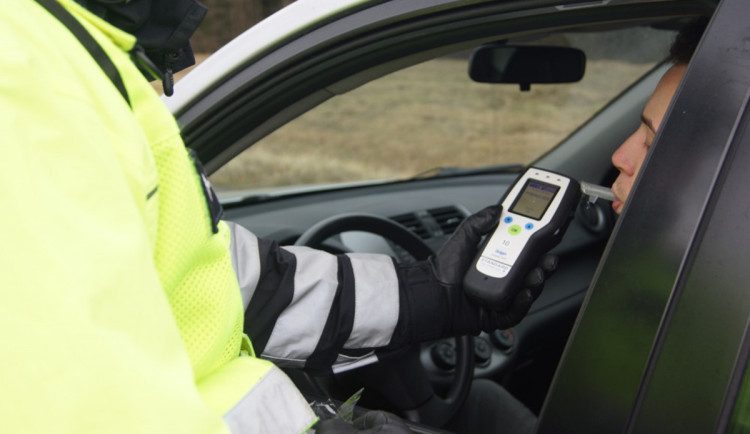 Policisté v Chebu odhalili opilého řidiče. Městem projížděl vysokou rychlostí