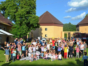 Kde odstartovat prázdniny? Vyrazte na Rodinný den do Zámeckého dvora v Černousích