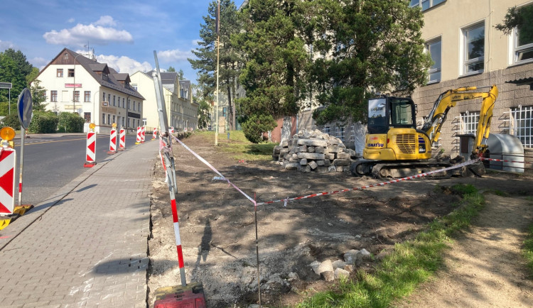 U liberecké nemocnice vzniká nová zastávka autobusu MHD, hotová bude v říjnu