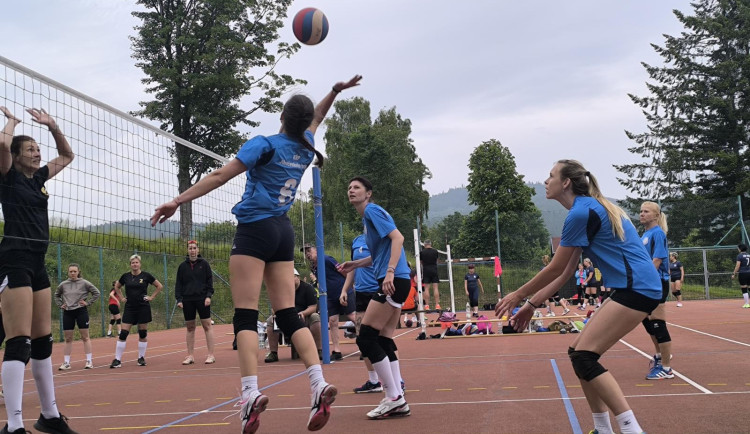 Jihočeští policisté slaví historický úspěch ve volejbale. Po 15 letech vezou medaile ženy i muži