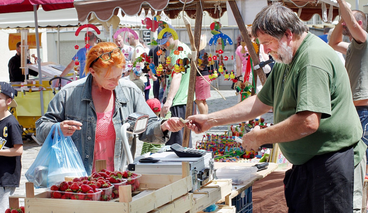 Jahodová neděle odstartuje libereckou letní sezónu na náměstí