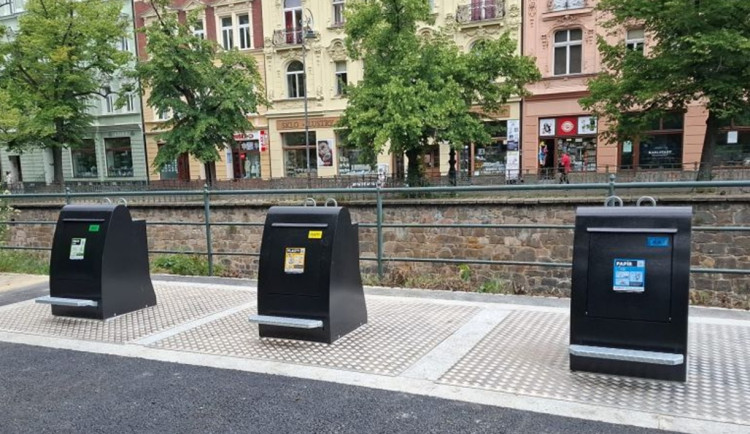 Estetické a praktické. V Karlových Varech jsou nově podzemní kontejnery
