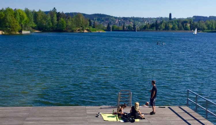 Vodní záchranná služba letos u přehrady v Jablonci sloužit nebude, s městem se nedohodla