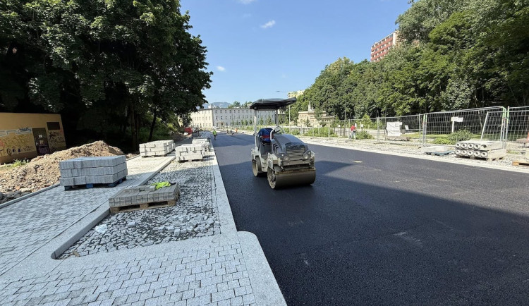 Výstavba silnice Nová Pastýřská v Liberci má zpoždění, potrvá do konce léta
