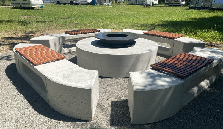 Koupaliště v Dubici nově nabízí i místa pro karavany a stany a veřejná griloviště