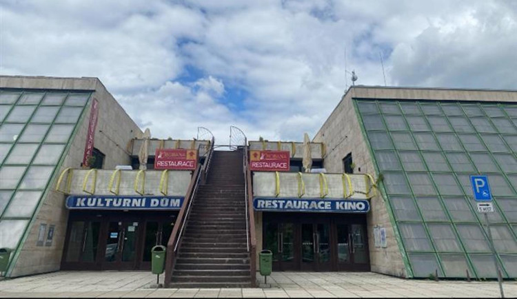 Rekonstrukce vstupu KD Crystal přijde Českou Lípu na 17 milionů, provoz neomezí