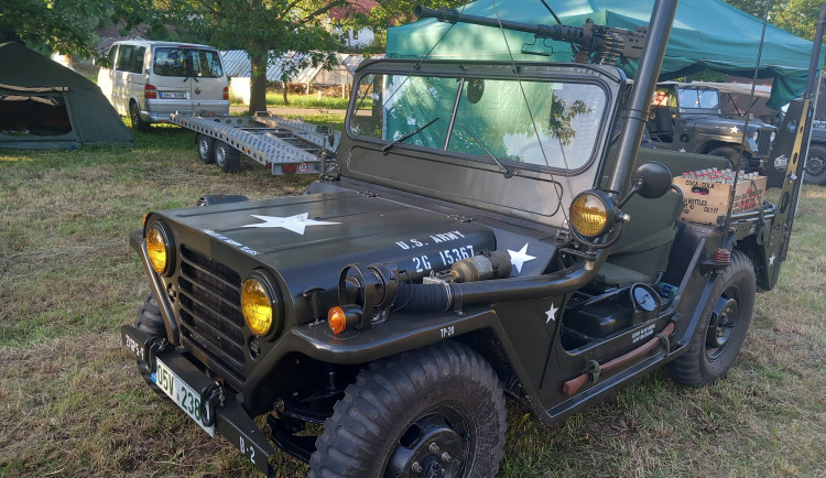 FOTO: Do Luk nad Jihlavou se sjela historická vojenská technika