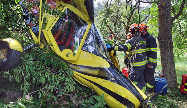 Na Boskovicku se z nebe zřítil ultralight, pilot vyvázl s několika šrámy