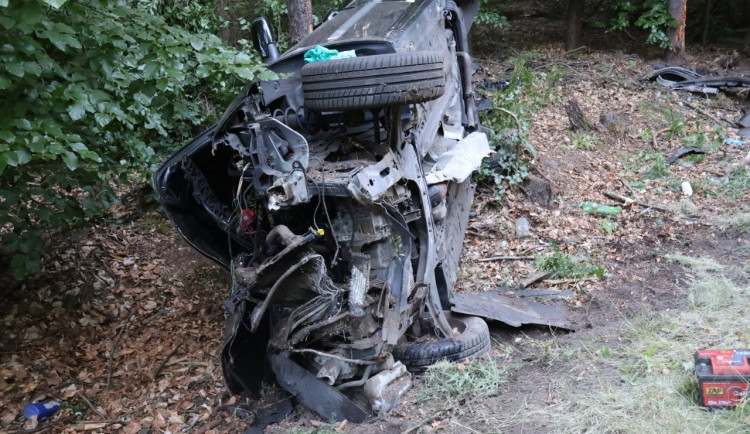 Vážná nehoda u Kuřívod. Řidička vylétla ze silnice, do nemocnice ji transportoval vrtulník