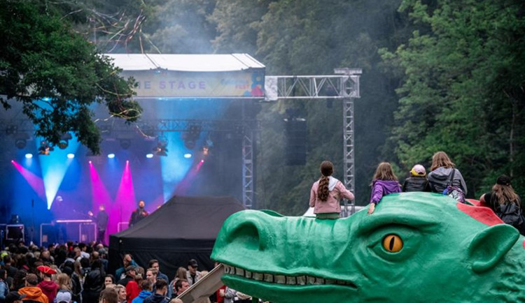 Kulturní tipy: Jihlava žije festivalem, v Třešti budou řezbáři a v Polné kočárky