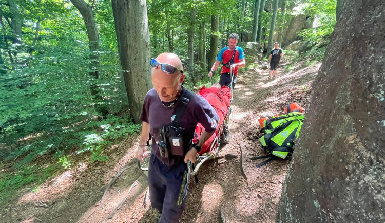 Bezvědomí, vyčerpání i zlomeniny. Prázdniny začaly pro horské záchranáře zostra