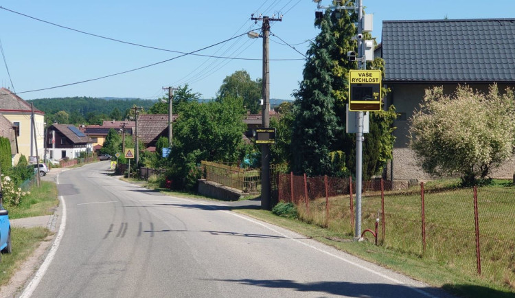 Červená Hora na Náchodsku nasazuje radary: Třetina řidičů tam jezdí rychle