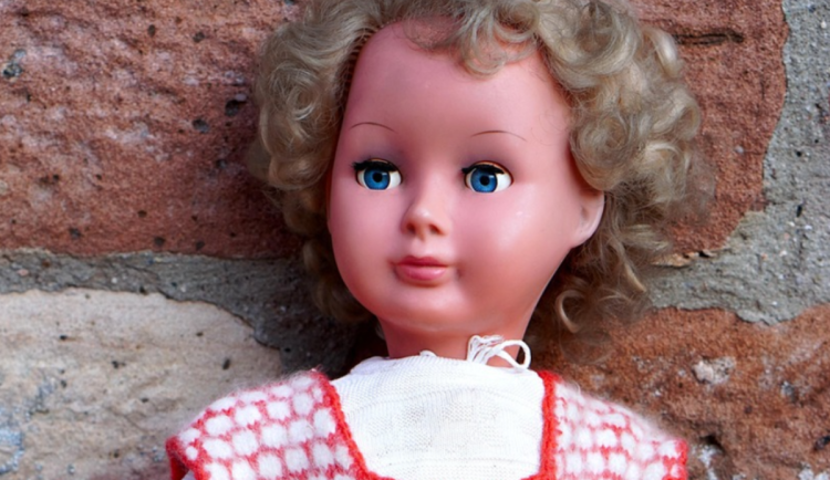 Zámek Sychrov sbírá staré panenky, přetvoří je na andělíčky pro takzvané Nebe