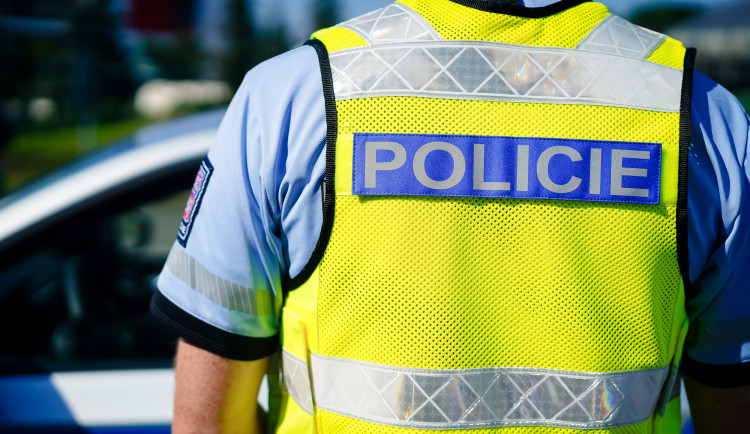 Policie prošetřuje vážnou nehodu koloběžkáře a hledá svědky