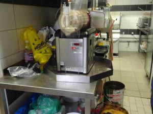 Inspekce uzavřela kvůli hlodavcům a špíně oblíbenou libereckou pizzerii