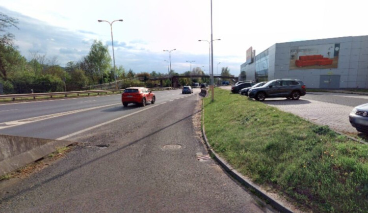 Připojovací pruh u Baumaxu bude prodloužený, řidiče čeká dopravní omezení