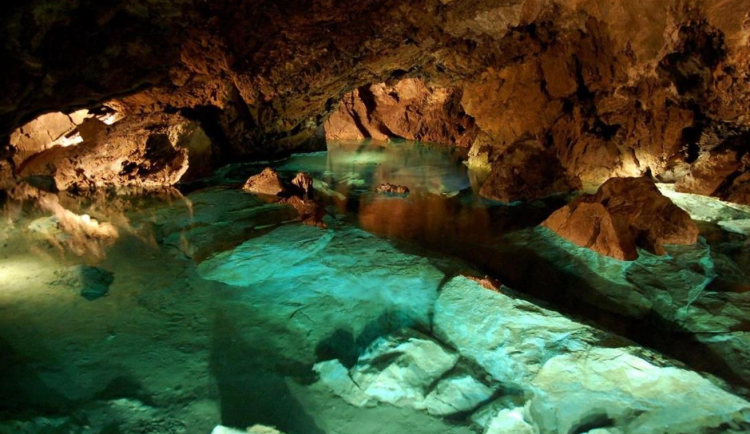 Bozkovské dolomitové jeskyně v Bozkově u Semil