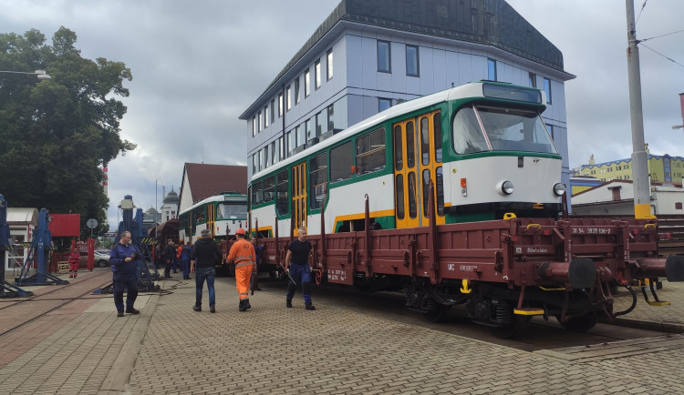 Vozy T3R.PLF po opravě ve společnosti ŠKODA EKOVA, a.s. se sídlem Ostravě, srpen 2023.