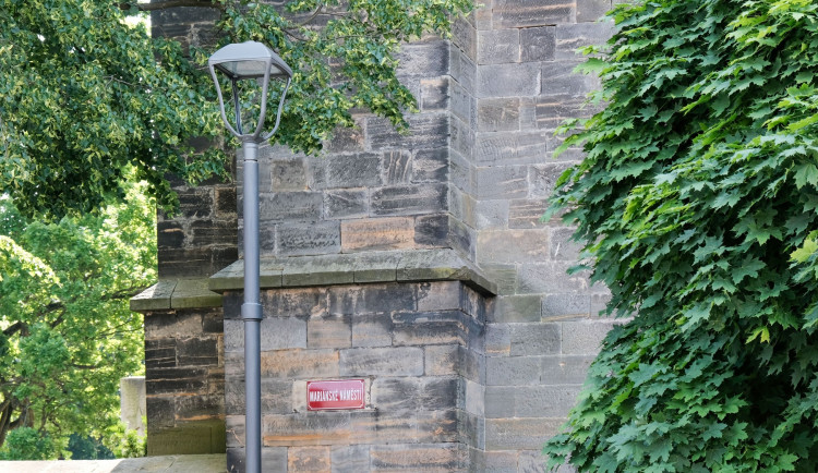 Nová historizující světla na Mariánském náměstí v Turnově.