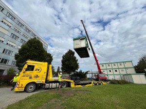 Provizorium na třicet let. Zázemí autobusáku ze stavebních buněk mizí