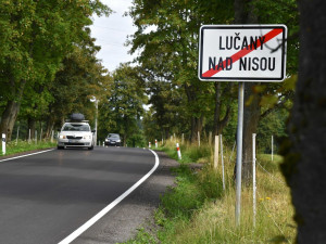 Na silnici z Horního Maxova do Lučan se řidiči dočkali nového povrchu
