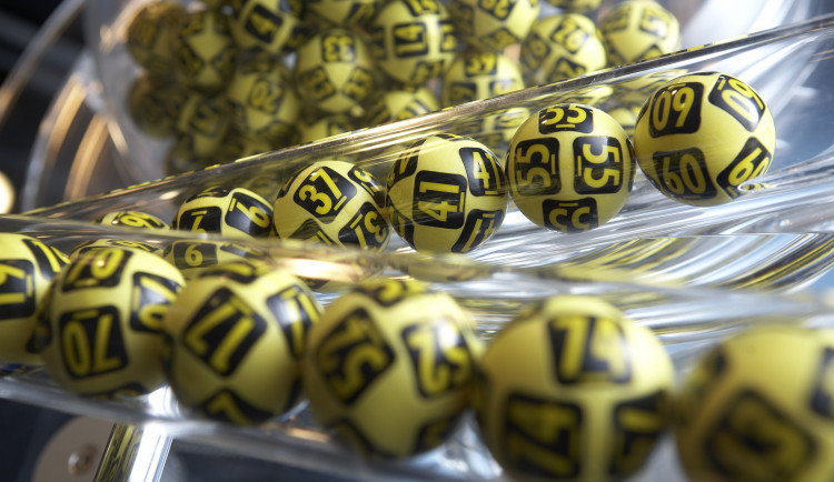 Počet milionářů roste. V kraji si lidé díky Sazce letos rozdělili přes 11 milionů