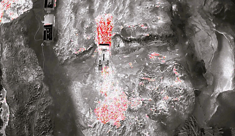 U Dívčic už druhý den hoří štěpka pro českobudějovickou teplárnu