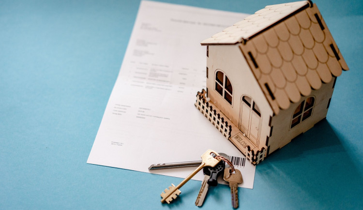 Hypotéky a spotřebitelské úvěry táhnou růst bankovní poptávky