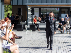 V České Lípě se představili účastníci světové soutěže krásy neslyšících