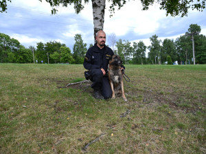 Policejní pes Rooney opět boduje. V Krkonoších našel ztraceného muže s Alzheimerem