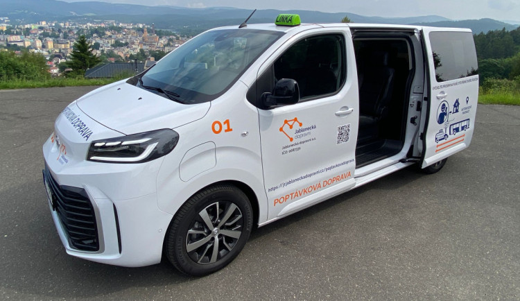 Zájem o poptávkovou dopravu je v Jablonci nad Nisou větší, než se čekalo.