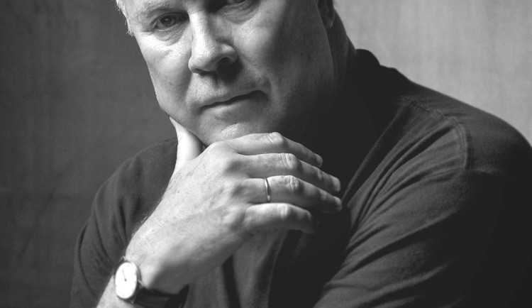 Zemřel americký divadelní režisér Robert Wilson. Umělec, který působil i v Česku