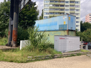 Po buňkách zmizí od autobusáku i lodní kontejnery. Vlastník je musí odstranit