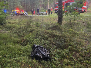 Vážná nehoda v Hradčanech na Českolipsku. Řidičku transportoval do nemocnice vrtulník