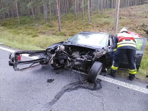 Vážná nehoda v Hradčanech na Českolipsku. Řidičku transportoval do nemocnice vrtulník
