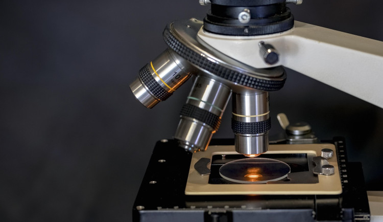 Ani 30 miliard nestačí. Český výzkum dál zaostává za Evropou