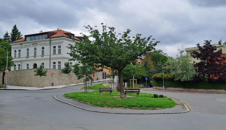 Praha 5 chce po Gottovi pojmenovat plácek u jeho domu, s nápadem přišla jeho žena