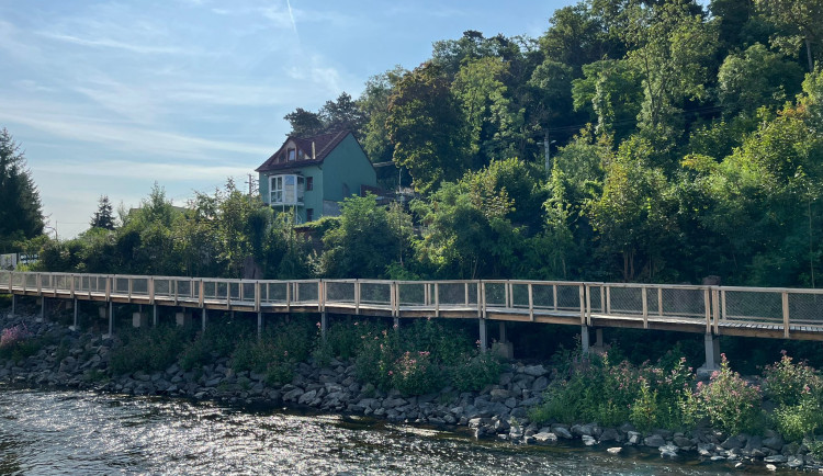 VIDEO: Od Riviéry po Rullerovo nábřeží. Prošli jsme novou náplavku v Brně