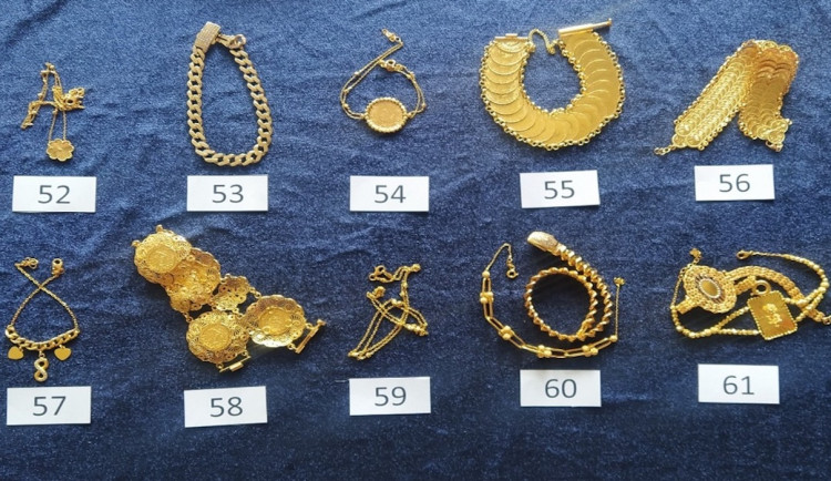 Finanční správa nabídne v aukci zabavené zlaté šperky. Mají hodnotu 43 milionů