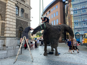 Vulpes Slávek se stěhuje. Před radnicí bude nová socha