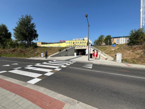 Podchod k areně je po roce a půl hotový. Nahradil letitý propustek