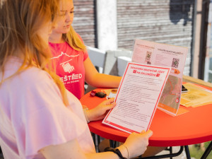 U obsluhy najdete desatero bezpečné jízdy na koloběžce