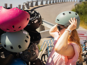 V ceně zápůjčky koloběžky máte také helmu