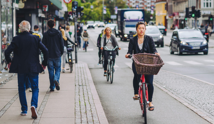 Hudba, která může bolet. Sluchátka za jízdy na kole ohrožují