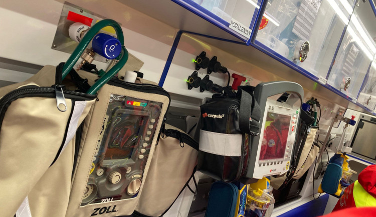 Pro mladého motorkáře na Frýdecko-Místecku musel po nehodě vrtulník