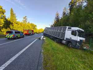 Tragická nehoda. Při střetu tří aut u Bílého Kostela zemřela řidička